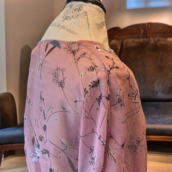 Sheer kimono. Can also be worn as a swimsuit cover up. Gorgeous mauve color. - Picture 8 of 17
